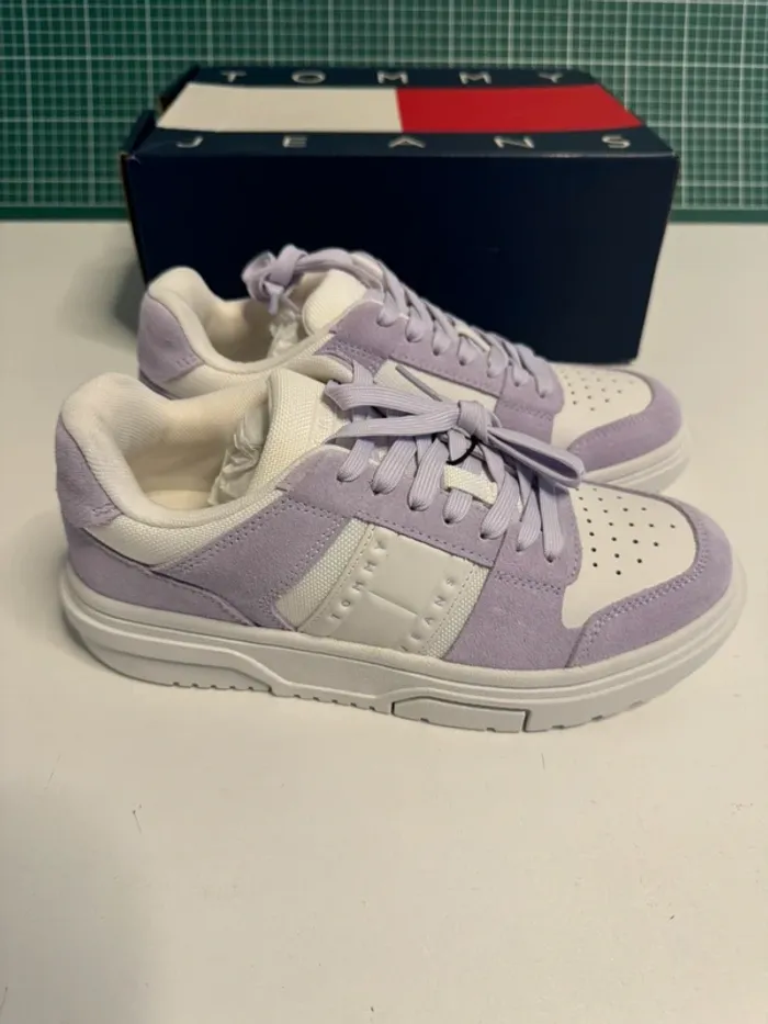 Baskets Tommy Jeans the brooklyn sued lavender flower. Neuves dans leur boîte. Taille 37