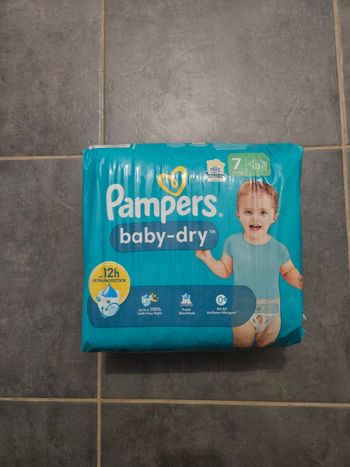 Couches pampers taille 7