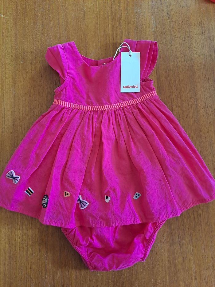 Robe et cache-couche rose - photo numéro 1