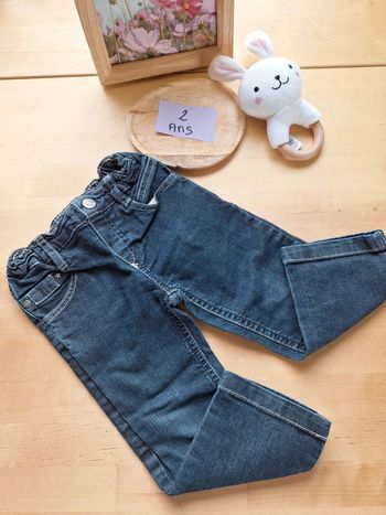 Jean pour fille taille 2ans très bon état