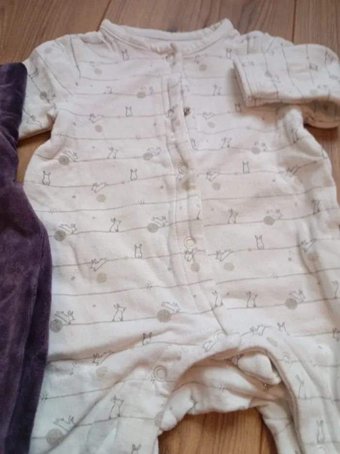 2 pyjamas velours 3 mois - photo numéro 4