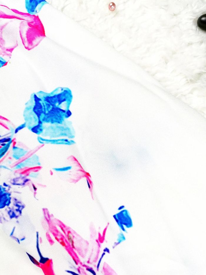 Robe blanche bustier et patineuse à motifs fleuris - T.M ou T.38 🖤 - photo numéro 2