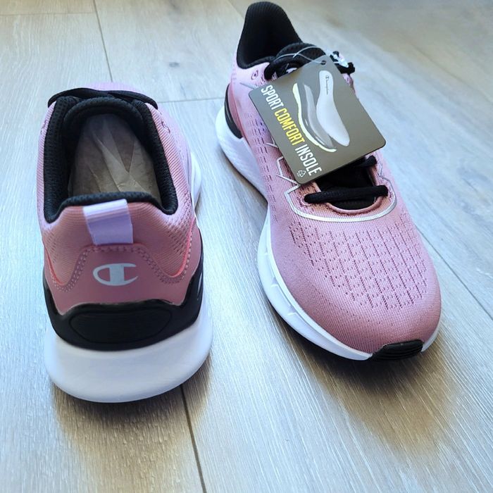 Magnifique paire de basket w nimble, couleur vieux rose violet. Neuve.  Taille 39. Marque champion - photo numéro 2