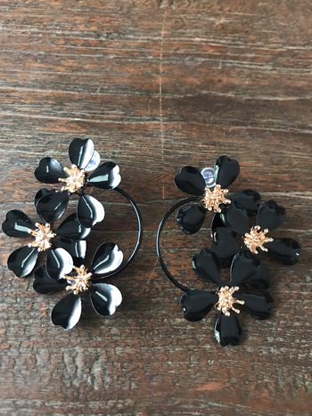 Magnifique paire de boucles d’oreilles fleurs