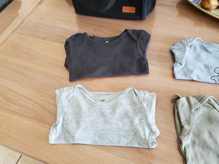 Lot de 6 bodies ML taille 24 mois H&M - photo numéro 5