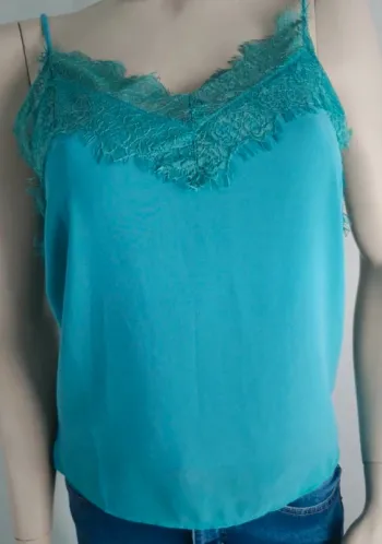 Top bretelles marque Ikoone & Bianka taille L encolure style  dentelle neuf avec étiquette