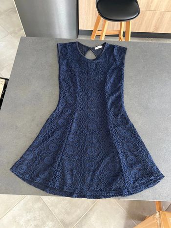 Robe dentelle doublée taille 36 cache cache