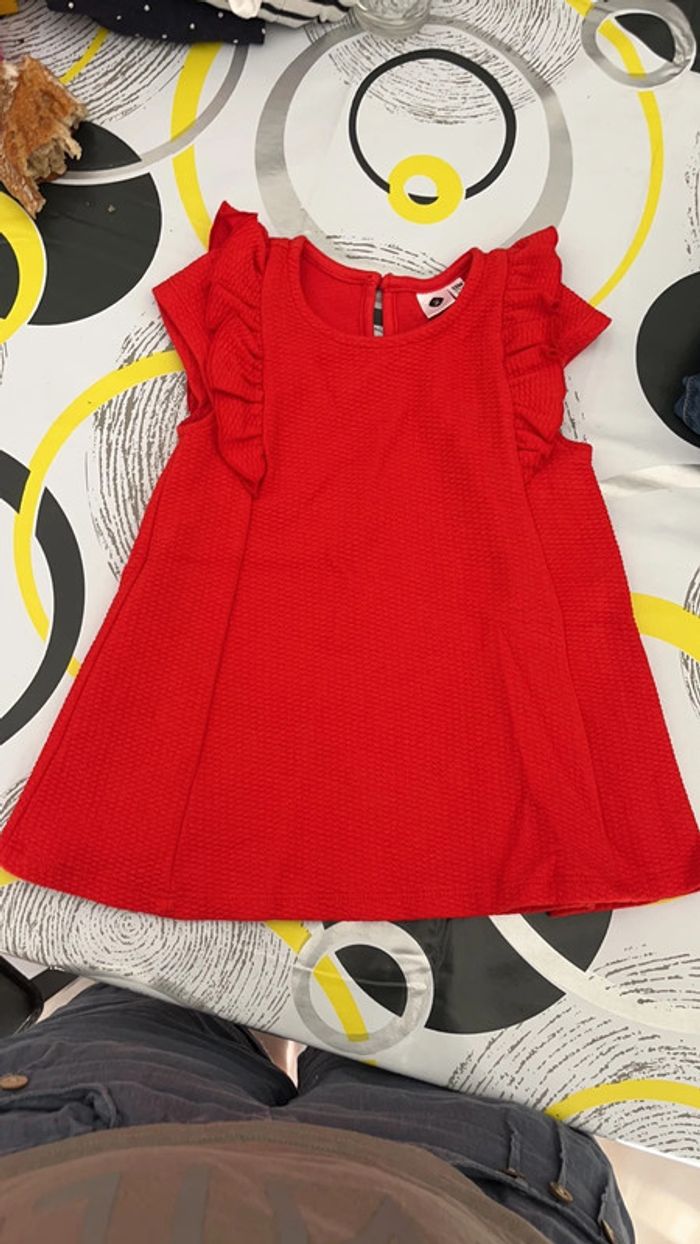 Robe rouge neuve