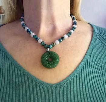 Beau collier pendentif  amulette double faces 