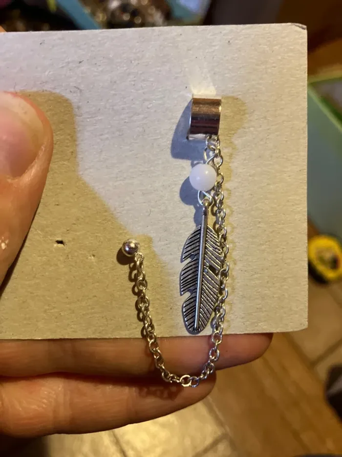 Boucle d’oreille unique @