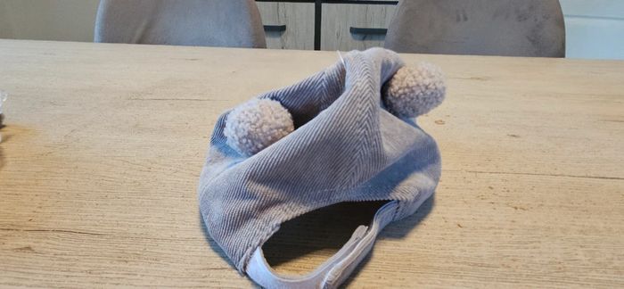Casquette grise pour enfant, jamais mise - photo numéro 3