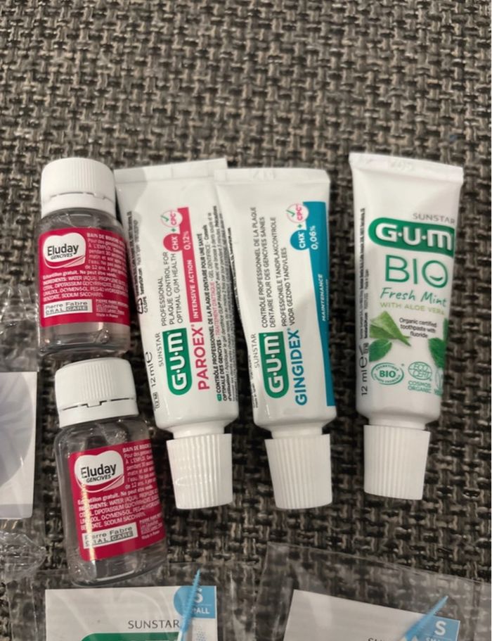 Lot de produits dentaires dentifrice bain de bouche fils dentaire - photo numéro 2