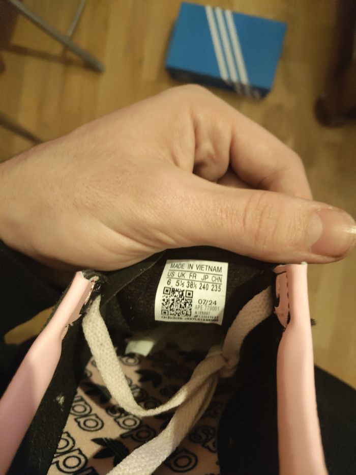 Baskets adidas Spezial taille 38 2/3 - photo numéro 4