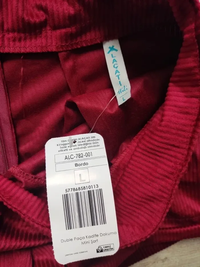 Short taille haute velours côtelé rouge bordeaux avec poches taille L Laçati neuf - photo numéro 5