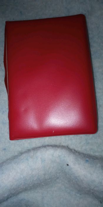 Jeu de cartes dans sa boîte rouge