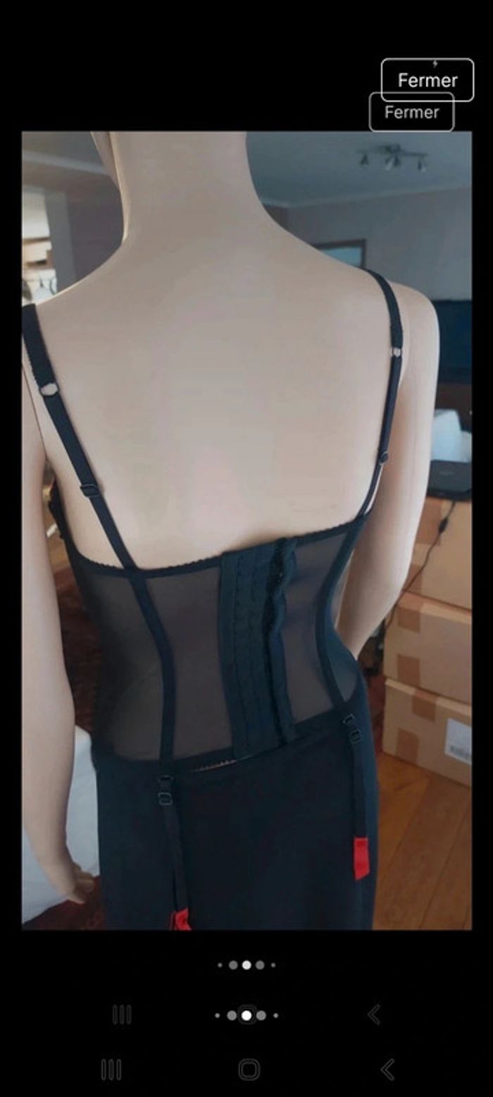 Corset guêpière rouge/noir La Senza fr 90C - photo numéro 8
