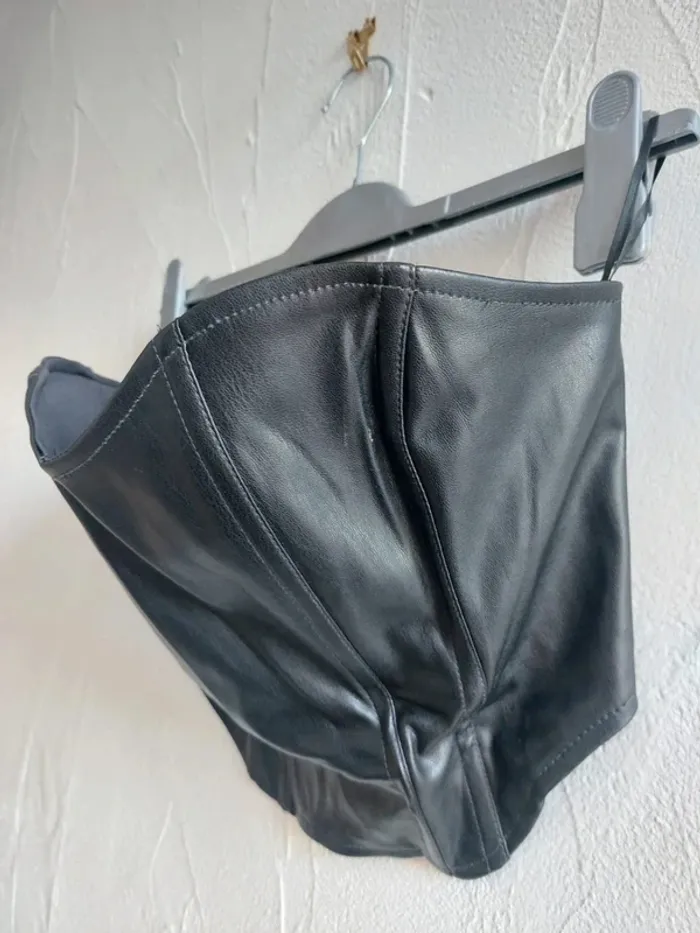 Superbe bustier en simili cuir noir Taille M - photo numéro 3