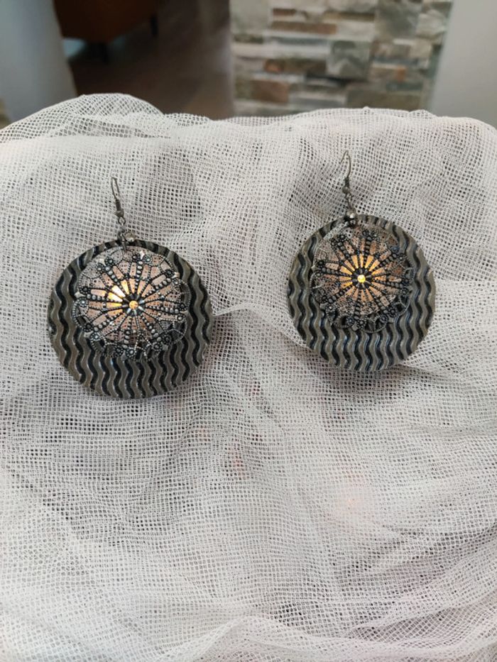 Très jolies boucles d’oreille