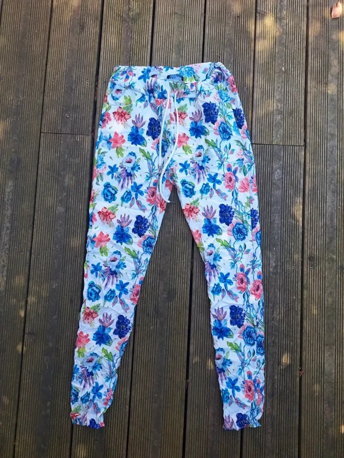 Pantalon fleuri - photo numéro 2