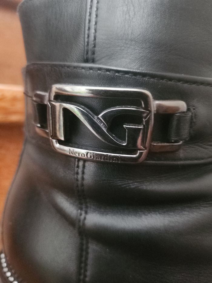 Bottines noir en cuir avec strass autour de la semelle - photo numéro 5