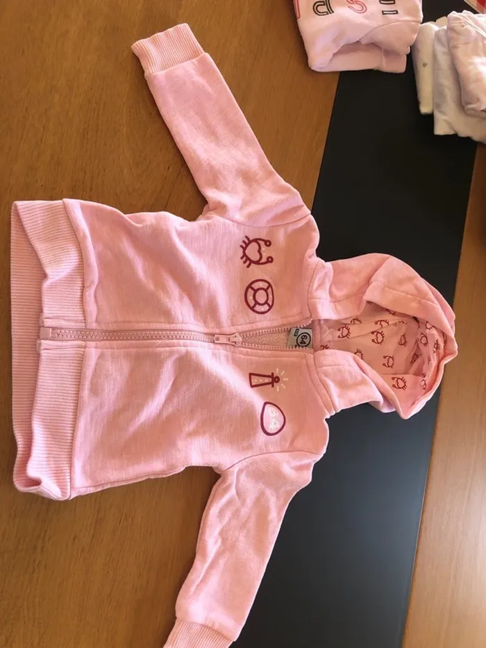 Lot de vêtements bébé fille 6 mois au 24 mois - photo numéro 2
