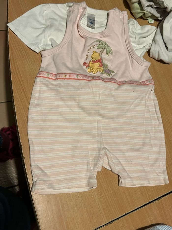 Combinaison short + t-shirt winnie l’ourson taille 74cm