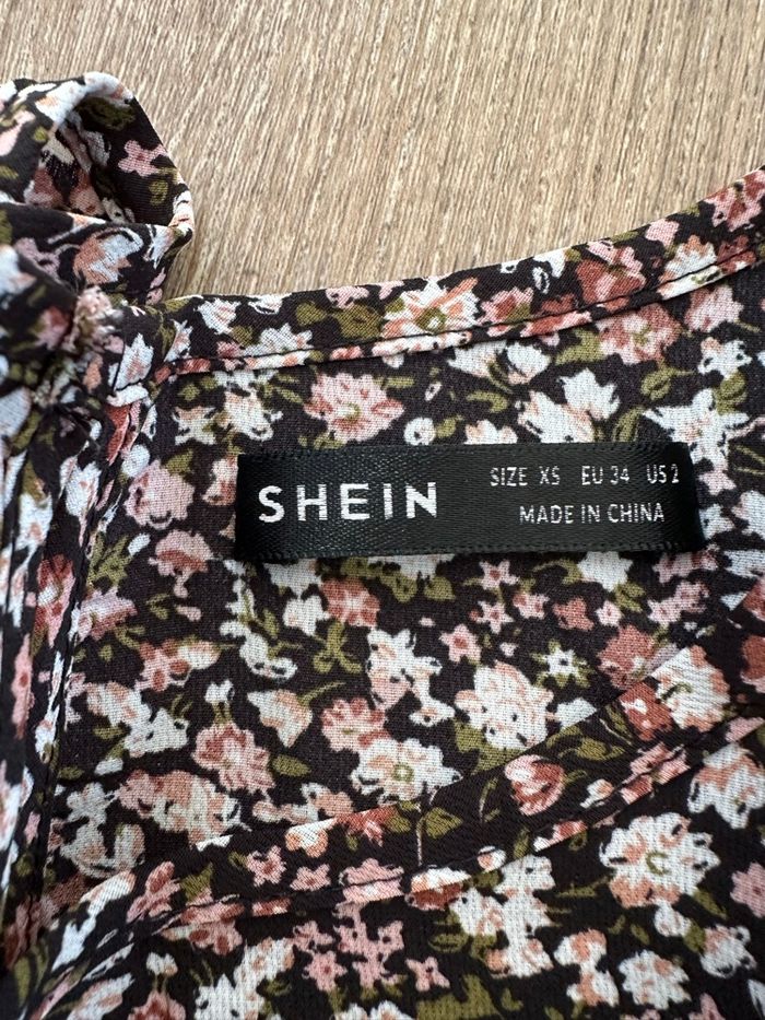 - Robe Shein - Taille XS - Très bon état - photo numéro 2