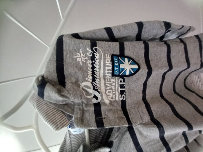 Tee-shirt manches longues à capuche – 4 ans – très bon état - photo numéro 2