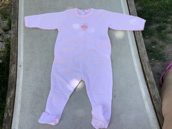 Pyjama petit bateau.