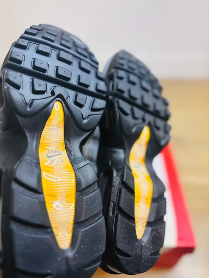 Nike Air Max 95 Grey Orange Black Taille 36.5 - photo numéro 6
