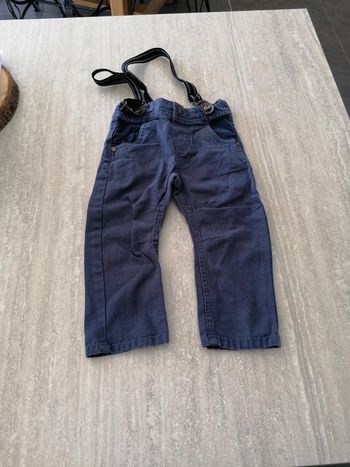 Pantalon à bretelles