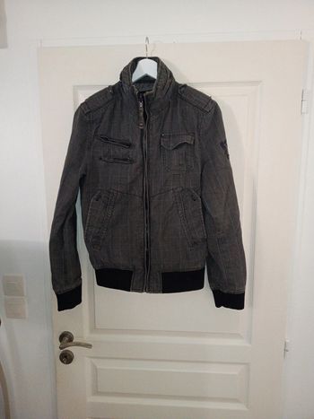 Blouson celio taille S avec capuche intégrée