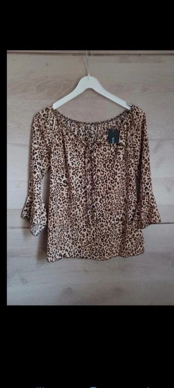 Très belle blouse léopard neuve taille 38