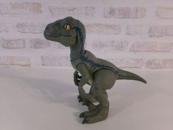 Dinosaure bébé Vélociraptor - Jurassic World (1)