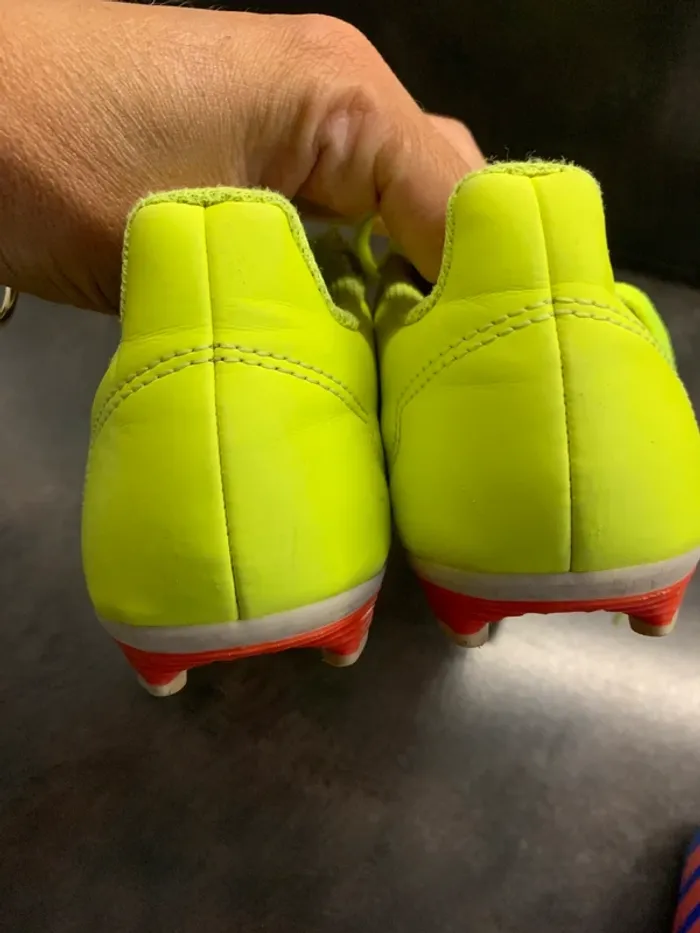 Crampons de foot adidas jaune taille 35 - photo numéro 6