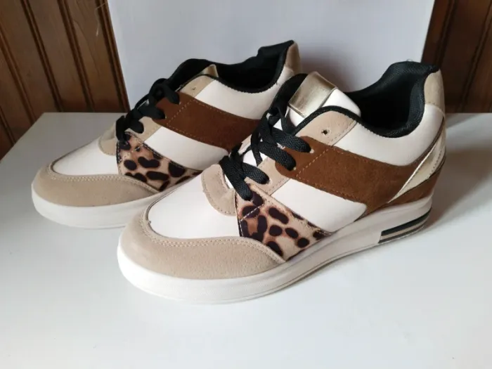 Magnifique paire de baskets compensées femme pointure 40 - photo numéro 2