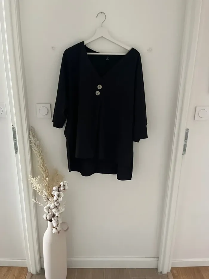Très joli blouse, noir, taille un XL