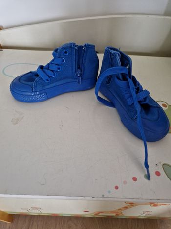 Chaussures montantes bleu électrique T.23