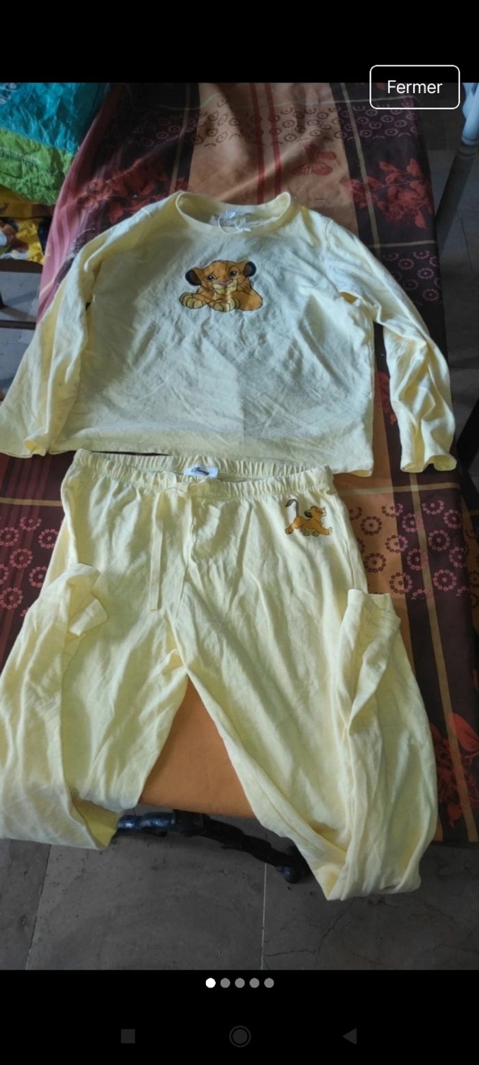 Très beau pyjama le Roi lion e75