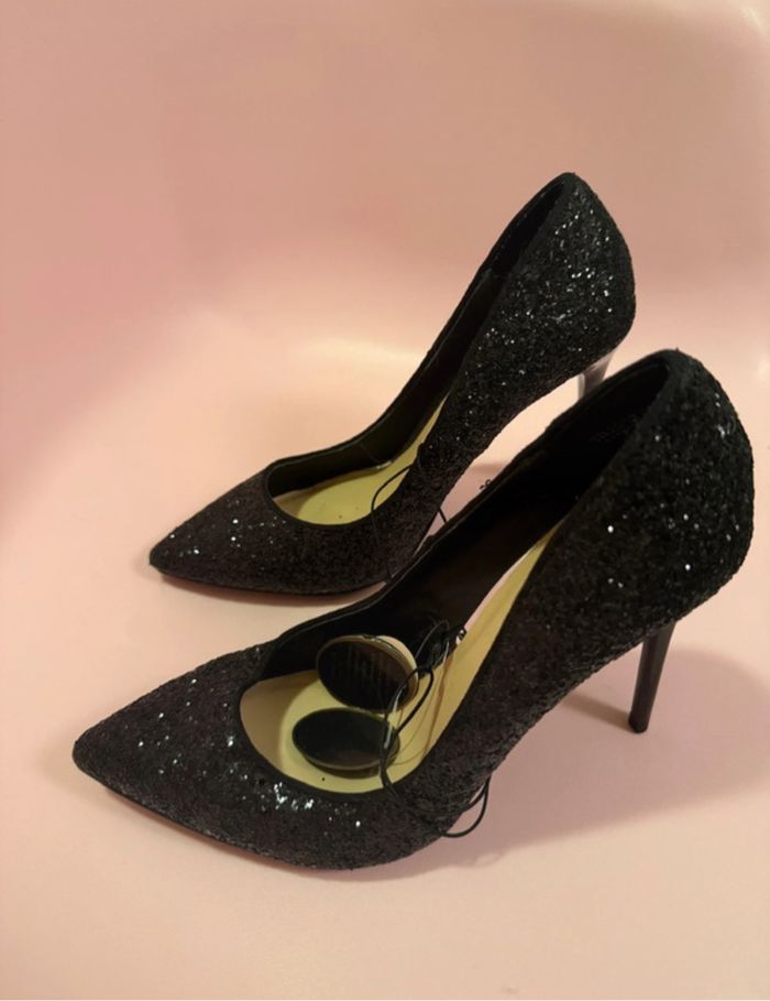 Paire d’escarpins noirs pailletés - photo numéro 2