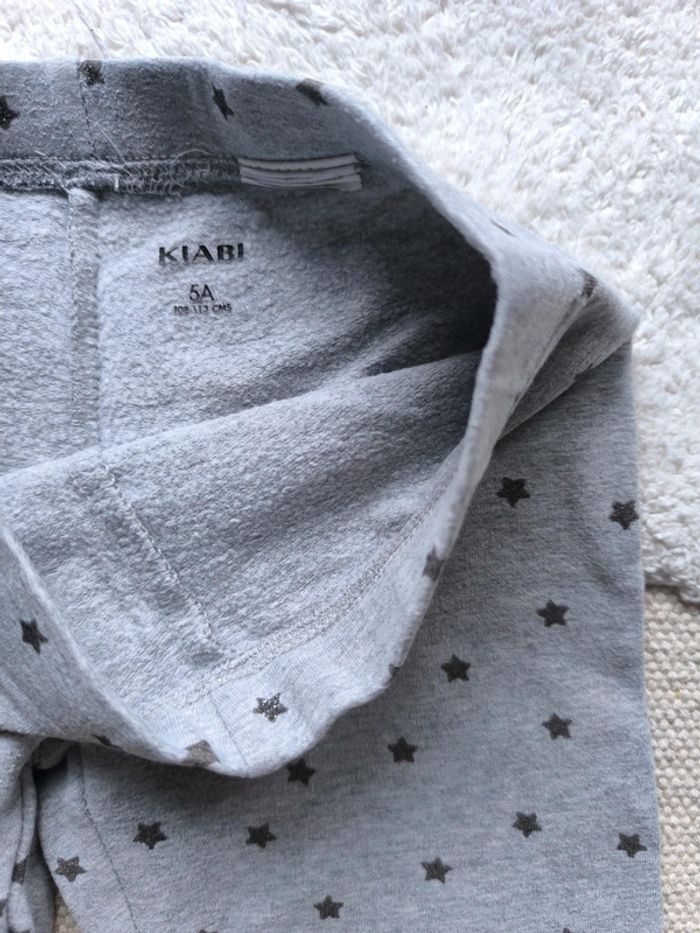 Legging étoiles / kiabi / taille 5 ans 112 cm - photo numéro 3