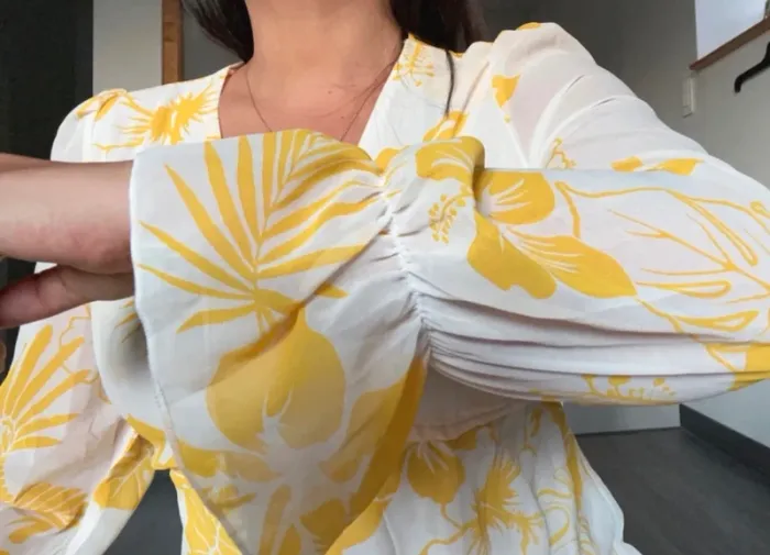 Robe d’été jaune et blanche transparente plage jus de pom - photo numéro 3
