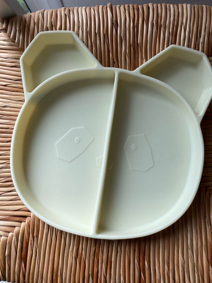 Assiette en silicone avec compartiments marque Liewood