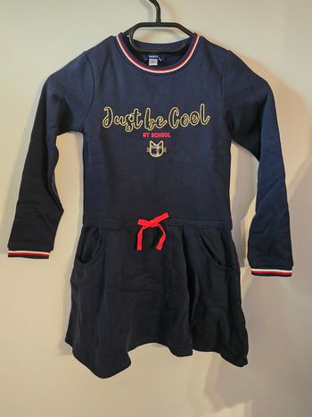 Neuve (non portée)😍🤩 🩷🩷🩷superbe robe sweat 8 ans fille🩷🩷🩷😍🤩