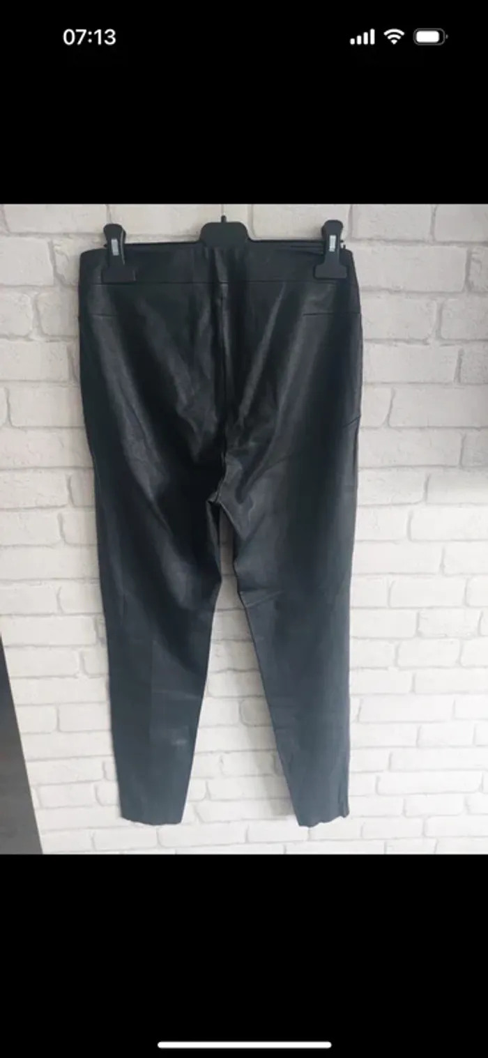 Pantalon effet cuir Zara taille S - photo numéro 2