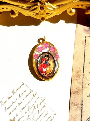 Magnifique pendentif médaille religieuse