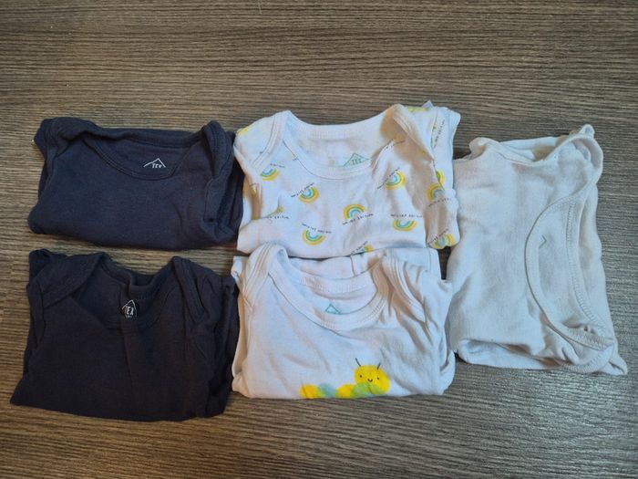 Lot de 5 bodys tex baby