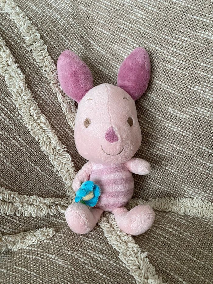 Peluche doudou 27cm Disney Winnie Porcinet cochon rose fleur bleu parfait état