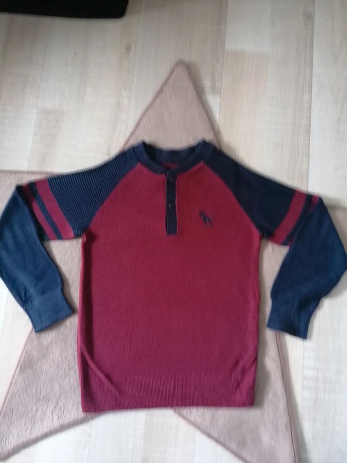 Pull léger 5 ans qui taille un peu grand
