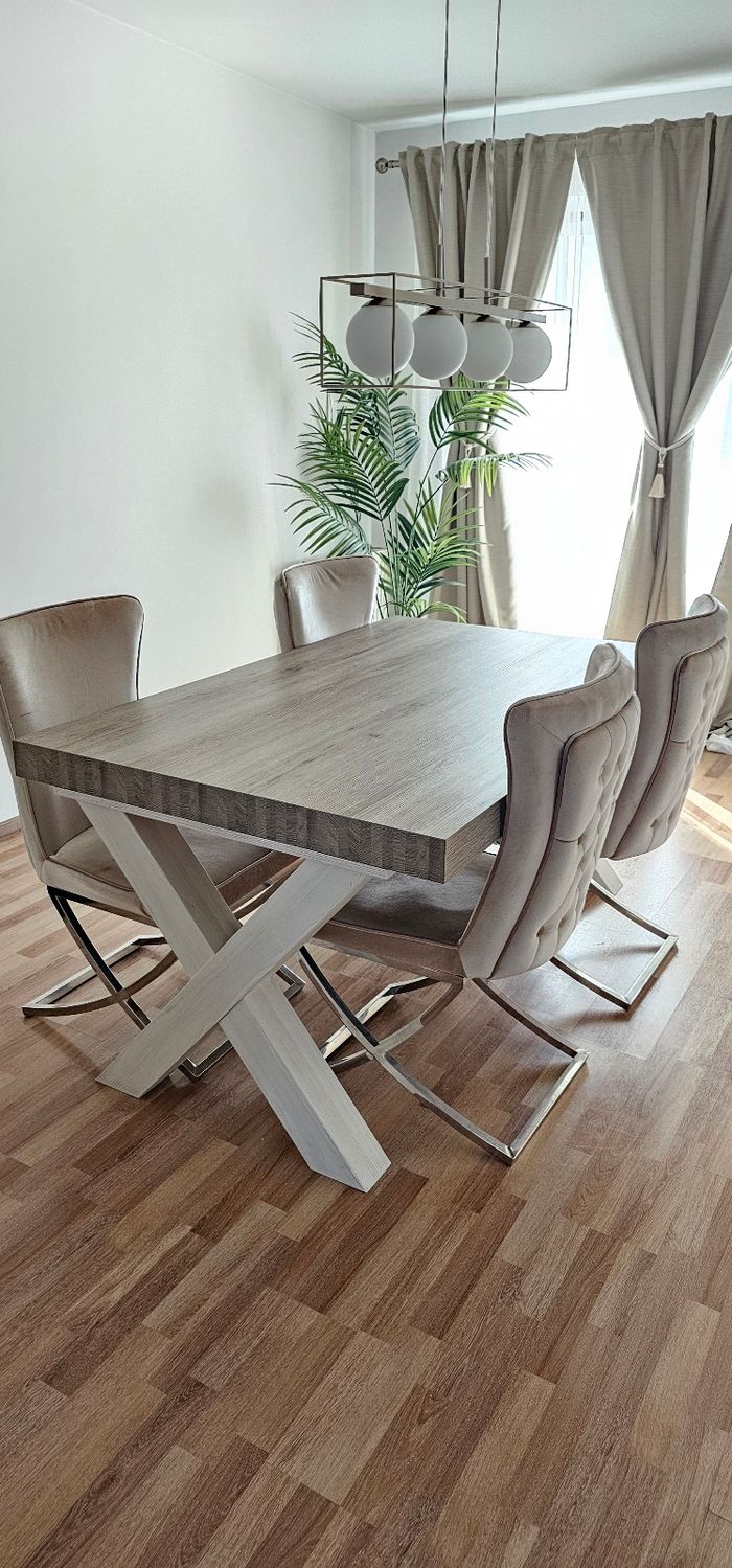 Tables a manger + 4 chaises 600€